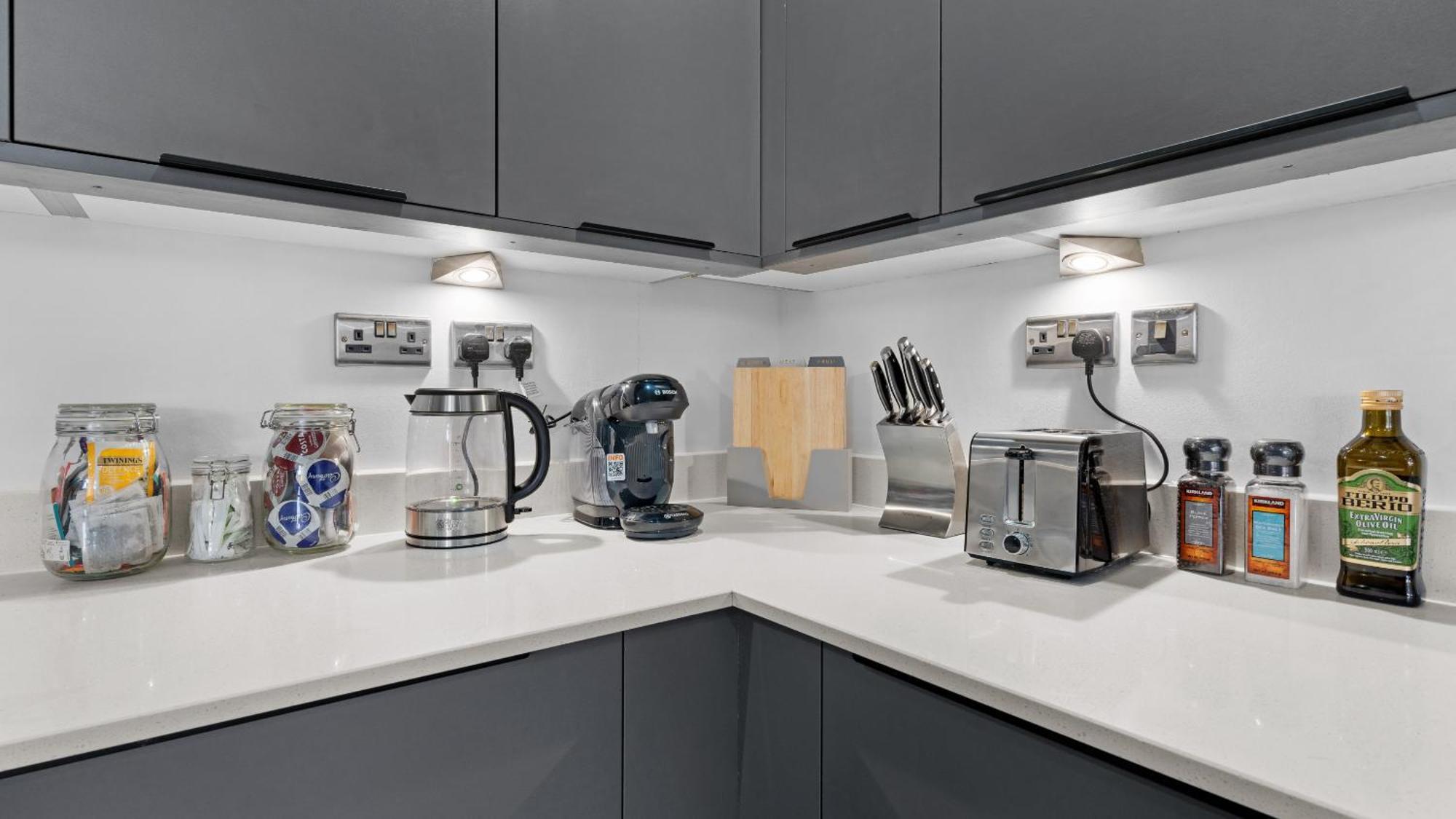 Apartment Imperial Quarters Luxury 2 Bed In Centre Snow Hill Perfect For Business, Leisure And Family *